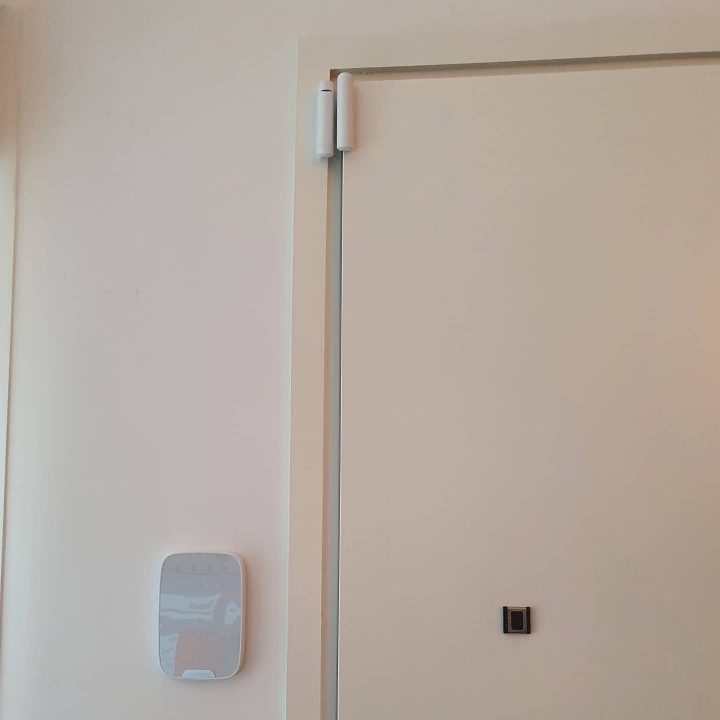 Porte entrée sous alarme