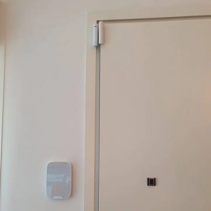 Porte entrée sous alarme